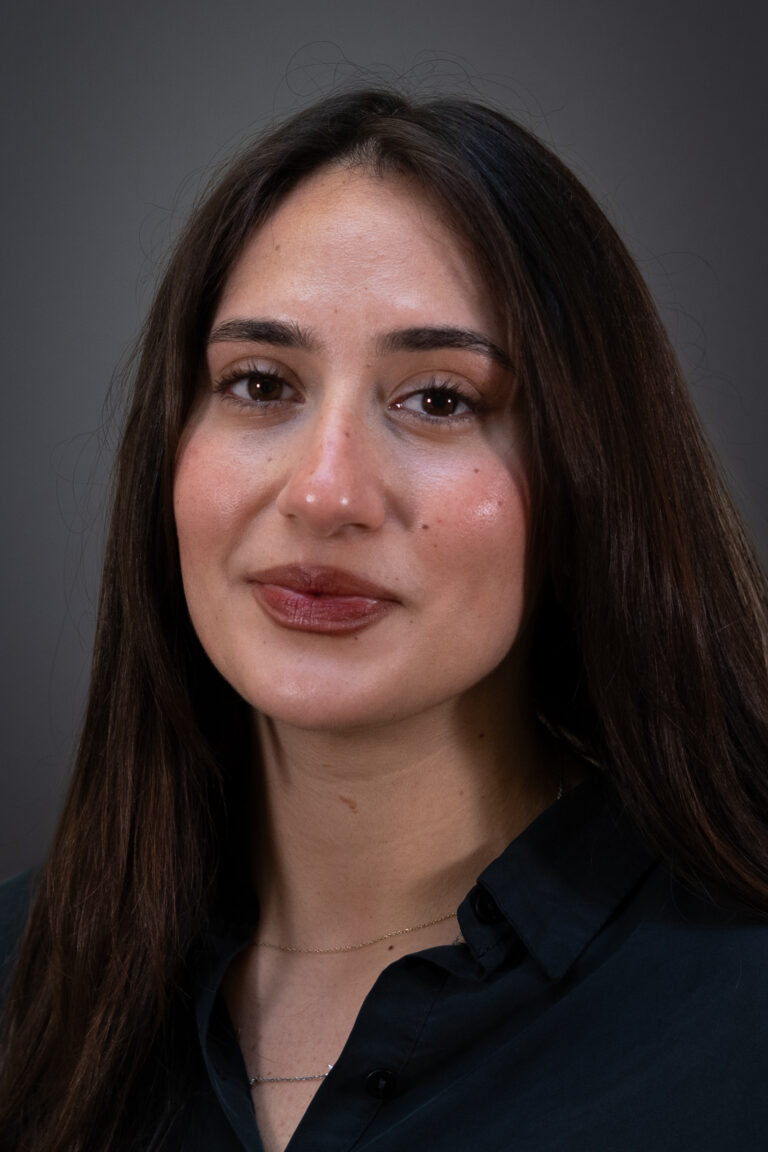 Julie Gedeon headshot