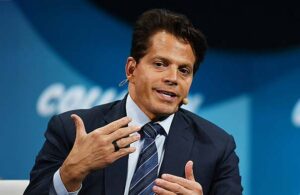 Anthony Scaramucci speaking on stage
